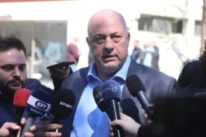 Αποχώρησε από τη συνάντηση ο Μπέος: «Είναι φαρσοκωμωδία, ελπίζω να μη χυθούν αίματα»