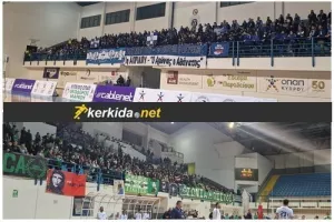 Ομονοιάτες και Ανορθωσιάτες έφτιαξαν ατμόσφαιρα στο κλειστό (βίντεο)
