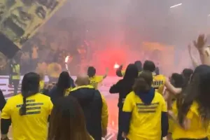 Πάρτι με τους ΑΕΛίστες οι πρωταθλήτριες! (βίντεο/φώτος)