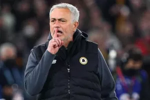 Έξαλλος ο Μουρίνιο: «Όποιος αποκλειστεί από το Champions League να πηγαίνει σπίτι του»