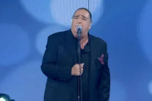 Βασίλης Καρράς: Αγνώριστος ο τραγουδιστής, έχει χάσει πολλά κιλά