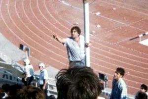 Πέθανε ο Μάκης, θρυλικός πρόεδρος στη «Θύρα 4»