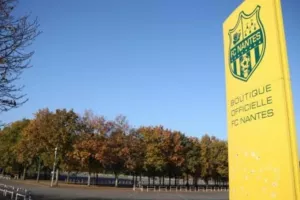 Αδιανόητο περιστατικό στη Γαλλία: Επίθεση με μαχαίρι εν ώρα αγώνα σε παίκτη της Κ18 της Ναντ!