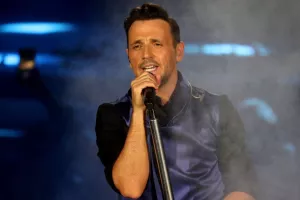 Η απάντηση του Νίκου Βέρτη για τα σχόλια που δέχτηκε επειδή τραγούδησε μετά την τραγωδία στα Τέμπη