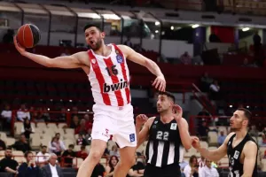 Παπανικολάου: «Δεν κοιτάμε διασταυρώσεις, όταν είμαστε καλά κοιτάμε κάθε αντίπαλο στα μάτια»