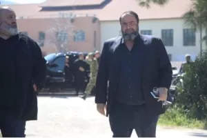 Μαρινάκης σε δημοσιογράφους κατά την άφιξή του στην ΕΠΟ: «Όλα τα σκ...α μαζεμένα»