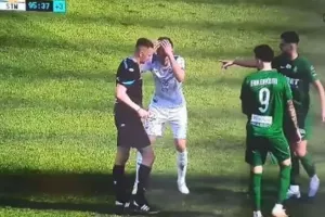 Έδινε κάρτες σε όποιον έβλεπε! 