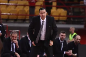Το τάιμ άουτ του Δικεφάλου στο φινάλε που προκάλεσε τις αποδοκιμασίες του ΣΕΦ