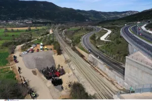 Τέμπη: Το «κόλπο» των σταθμαρχών με τις βάρδιες και τις εικονικές υπερωρίες