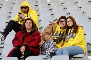 (Φωτορεπορτάζ) Οι ΑΕΛίστες στο ντέρμπι με τον Απόλλωνα