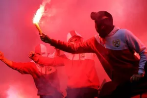Pyro - Show από τους Σαλαμιναίους κατά την είσοδο (βίντεο)