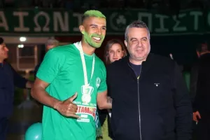 Το έκαψαν οι Ομονοιάτες/ΦΩΤΟΣ 
