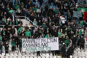 (ΒΙΝΤΕΟ) Είσοδος με Ελληνικές σημαίες -Πάνο αλληλεγγύης από ΑΠΟΕΛίστες και Ομονοιάτες