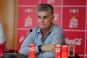 Λίγο... μακριά (Ομόνοια)