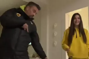 Το βίντεο του Αϊβάζη με μπουφάν της ΑΕΚ και την κόρη του που έγινε viral στο Tik Tok