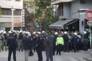 Ένταση, δακρυγόνα και τραυματίες έξω από τη Λεωφόρο πριν το Παναθηναϊκός-ΑΕΚ