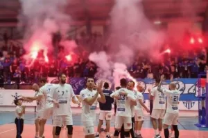 Ανόρθωση: "Υποκλινόμαστε σε αυτόν τον υπέροχο και περήφανο κόσμο"