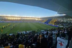 Είσοδος με... κορεό "Εβίβα ΑΕΛΑΡΑ" (φώτος/βίντεο)