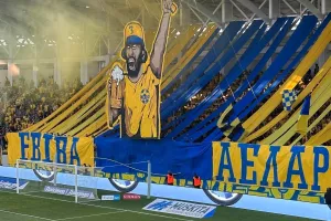 Είσοδος με... κορεό "Εβίβα ΑΕΛΑΡΑ" (φώτος/βίντεο)