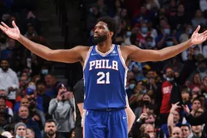 Δύσκολα στο Game 1 με Σέλτικς ο Εμπίιντ για τους Σίξερς