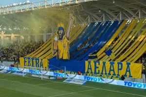 Είσοδος με... κορεό "Εβίβα ΑΕΛΑΡΑ" (φώτος/βίντεο)