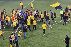 "Μπούκαραν" στο γήπεδο για... πανηγυρισμούς (φώτος kerkida)