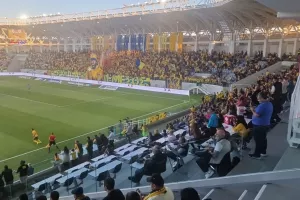 Είσοδος με... κορεό "Εβίβα ΑΕΛΑΡΑ" (φώτος/βίντεο)