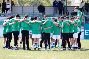 (Φωτορεπορτάζ) Έστησαν... πάρτι τίτλου οι πρωταθλητές της Ομόνοιας Κ15