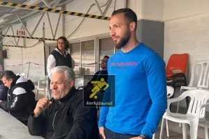 Από την κερκίδα ο αρχηγός