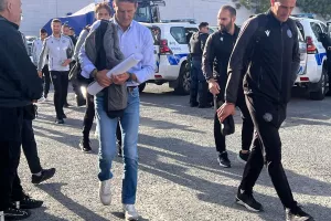 (ΦΩΤΟΣ) Άφιξη αποστολής ΑΕΛ