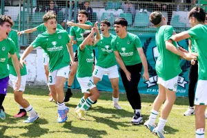(Φωτορεπορτάζ) Έστησαν... πάρτι τίτλου οι πρωταθλητές της Ομόνοιας Κ15