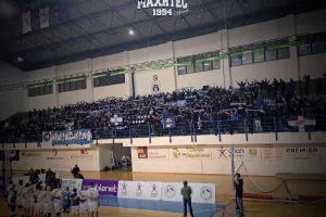 Μόνη... ποτέ/Μαχητές