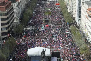 Χιλιάδες πολίτες διαδήλωσαν κατά της κυβέρνησης