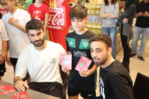 Φώτος με μικρούς και μεγάλους οι Μουκτάρης - Θωμάς
