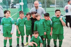 Παράδειγμα προς μίμηση ο Παπουλής, δίπλα στους μικρούς της Ομόνοιας