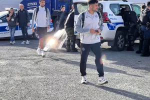 (ΦΩΤΟΣ) Άφιξη αποστολής ΑΕΛ