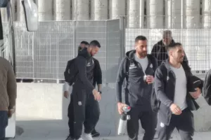 Η άφιξη του Απόλλωνα - Καλοκαιρινός... Ουάρντα (φώτος)