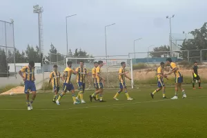 Μία ανάσα από τον τίτλο το ΑΠΟΕΛ/Νίκησε 2-0 τον Άρη