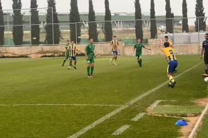 Μία ανάσα από τον τίτλο το ΑΠΟΕΛ/Νίκησε 2-0 τον Άρη