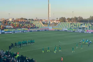 Χειροκρότησαν τους μικρούς πρωταθλητές πριν την σέντρα 
