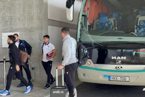 (Φώτος) Η άφιξη του ΑΠΟΕΛ στην Αρένα 