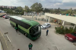 Ντόπες Ομονοιατών στην άφιξη της αποστολής! (βίντεο/φώτος)