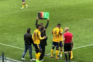 3+2 και ολοκλήρωσε από το 64' ο Γιανέφσκι