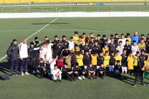 AEK-Δόξα/Ολοκληρώθηκε η επίσκεψη στα Σπάτα (φώτος)