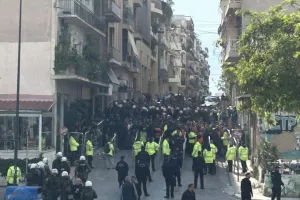 «Τρέλα» στη Λεωφόρο από χιλιάδες οπαδούς του Παναθηναϊκού πριν από το ματς (φώτος)