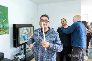 Μοίρασε χαρά και λαμπάδες