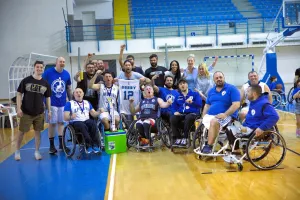 Νταμπλούχοι οι Απολλωνίστες σε τροχοκάθισμα, μπράβο από Σωματείο