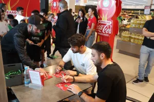 Φώτος με μικρούς και μεγάλους οι Μουκτάρης - Θωμάς