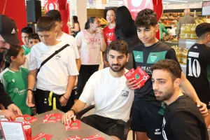 Φώτος με μικρούς και μεγάλους οι Μουκτάρης - Θωμάς