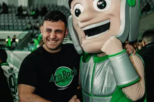 Greetings... από την μασκότ/ΦΩΤΟΣ 